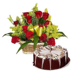 Roses with 1/2Kg Eggless Chocolate Cake